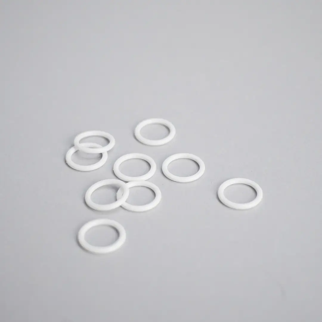 Passante tondo anello in plastica bianco