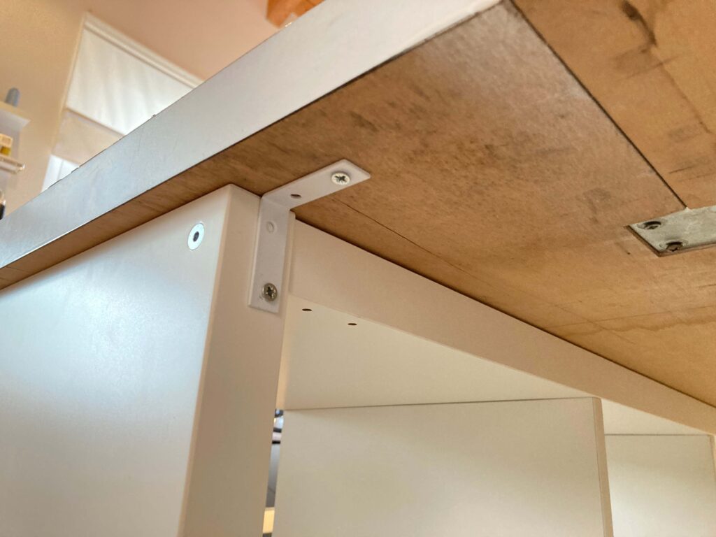 Squadretta sopra per il tavolo da cucito fai da te.